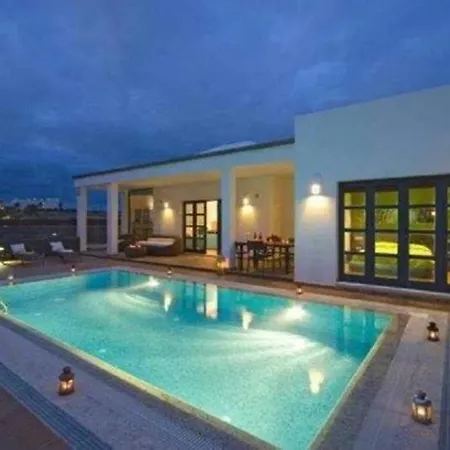 Villa Con Piscina Privada Y Jacuzzi فيلة